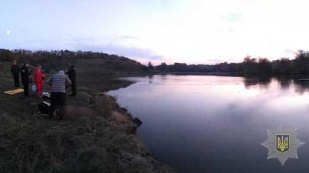 В Харьковской области отец выловил из пруда тело 16-летнего сына