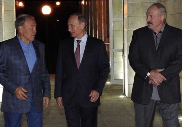 "На табуреточку поставили": Путина подняли на смех за махинации с ростом