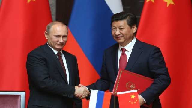 Сазонов: На востоке России Путин уступчив, как недорогая проститутка на трассе