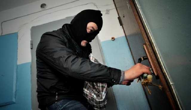 На Печерске босые грабители унесли из квартиры 250 тысяч гривен