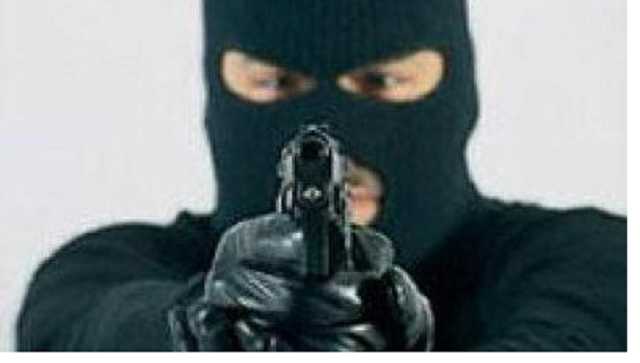 В Киеве девушка выдержала "бой": бандиты в балаклавах подстерегли в квартире