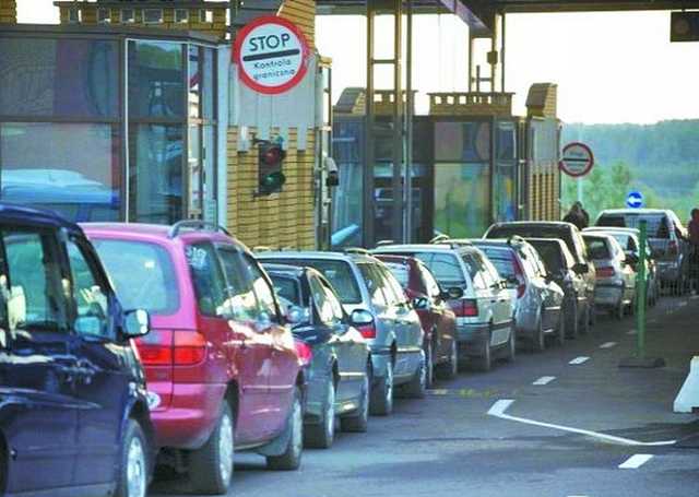 Ввоз автомобилей: как два таможенника наделали убытков на 7 миллиардов гривен