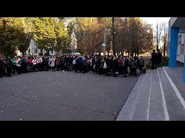 ЧП в Павлограде: из-за опасного вещества более тысячи учеников пришлось эвакуировать из школы