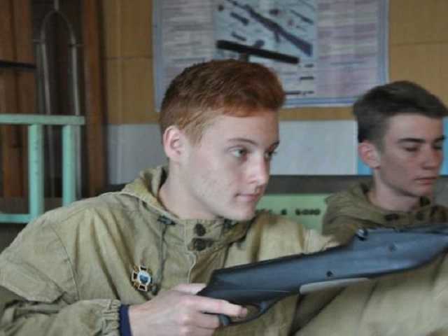 После керченской трагедии в Крыму провели соревнование по стрельбе среди подростков