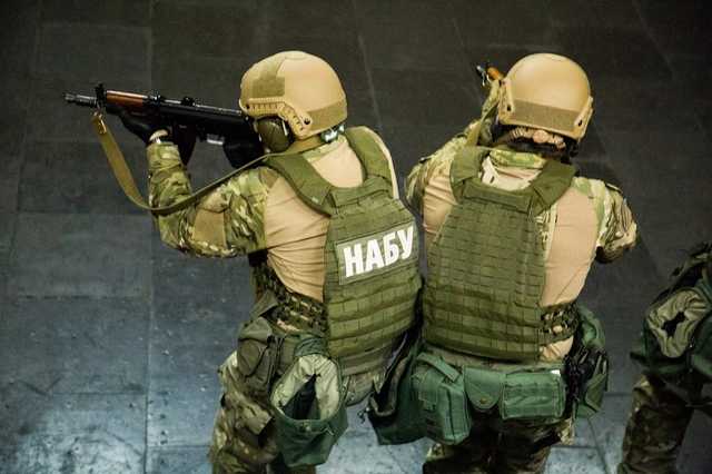 НАБУ задержало десять человек по подозрению в присвоении 20 млн долларов "Ощадбанка"