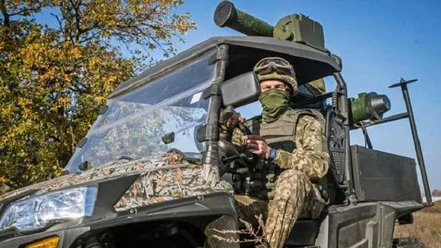 Украинские военные получили новые боевые вездеходы: появились фото