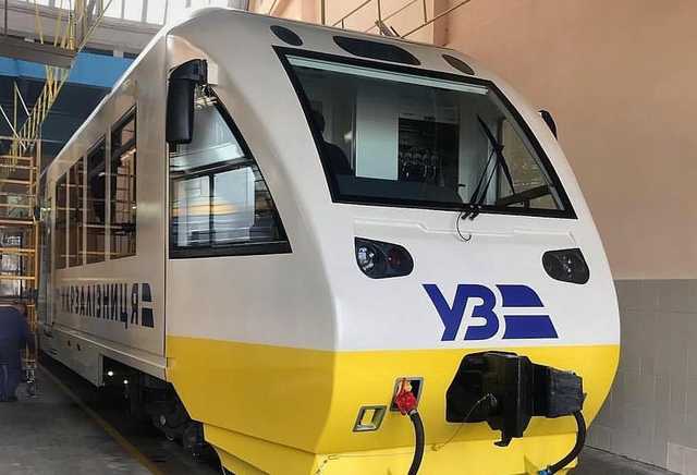 Гройсман прокатился в скоростном экспрессе до аэропорта "Борисполь"