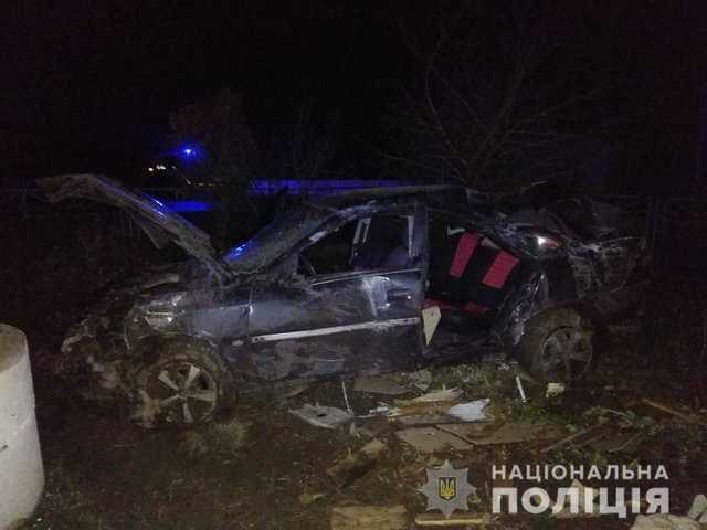 В Ровенской области пьяный водитель влетел в бетонный столб: погибла 16-летняя девушка
