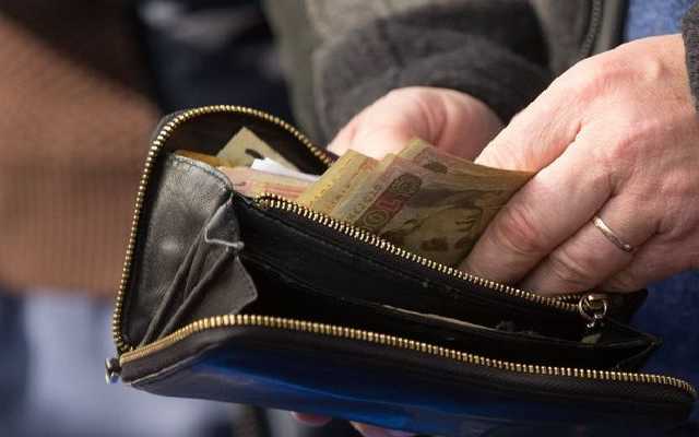 В Украине хотят штрафовать за задержку зарплаты: как это будет