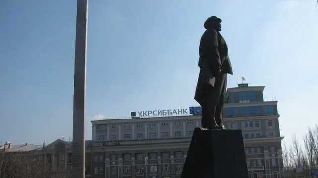 В "ДНР" бьют тревогу: у памятника Ленину похитили капсулу с посланием комсомольцев
