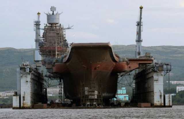 При затоплении плавдока авианосца "Адмирал Кузнецов" один человек пропал без вести