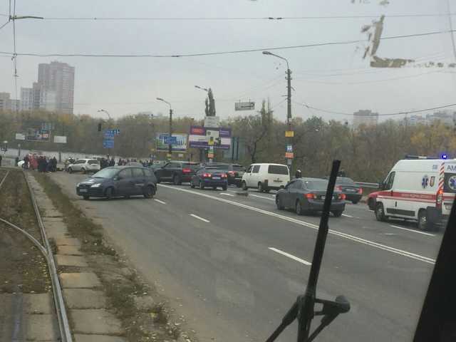 Харьковское шоссе в Киеве перекрывают уже второй день. Митинг объявлен бессрочным