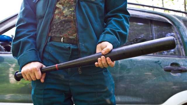 Не поделили дорогу. На Днепропетровщине водителю разбили голову битой