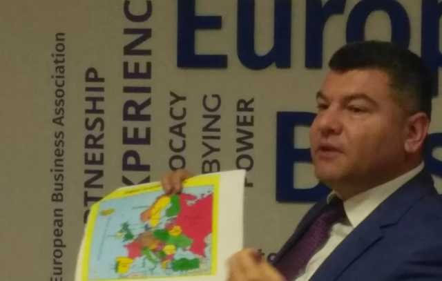 Омелян поручил начать служебное расследование из-за карты с "российским Крымом" на презентации