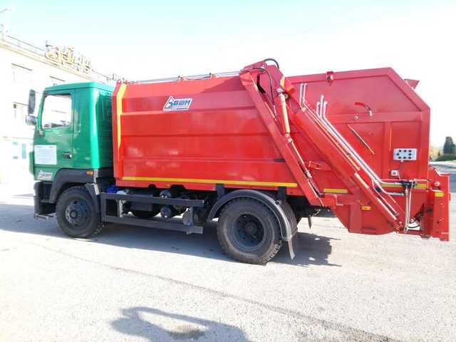 Дочекалися дива. На Тернопільщині освятили сміттєвоз