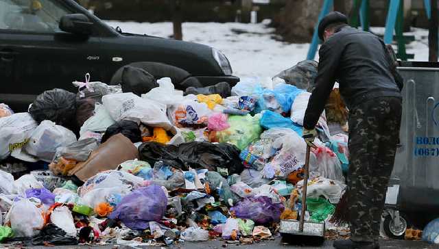 Горы мусора в Киеве: куда обращаться, чтобы вывезли отходы