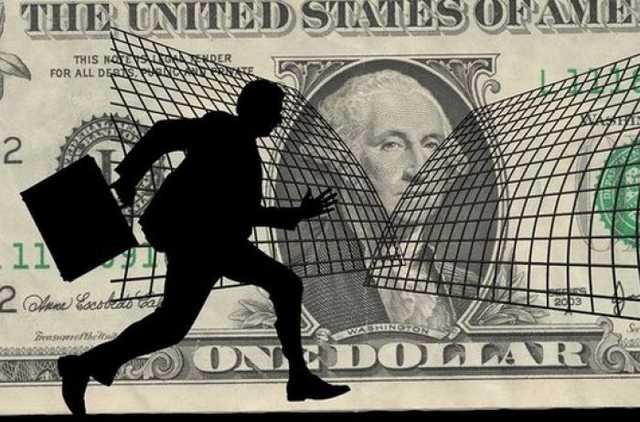 Курс доллара резко упал: валюта сильно удивит украинцев после выходных