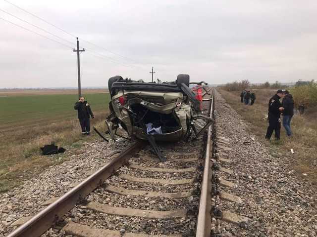 Страшная авария в Запорожской области: иномарка перевернулась на железнодорожном переезде