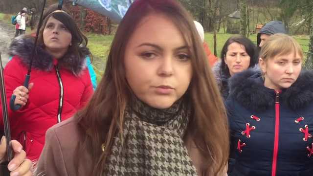 Змусили стати на коліна: в Дніпрі побили школярку