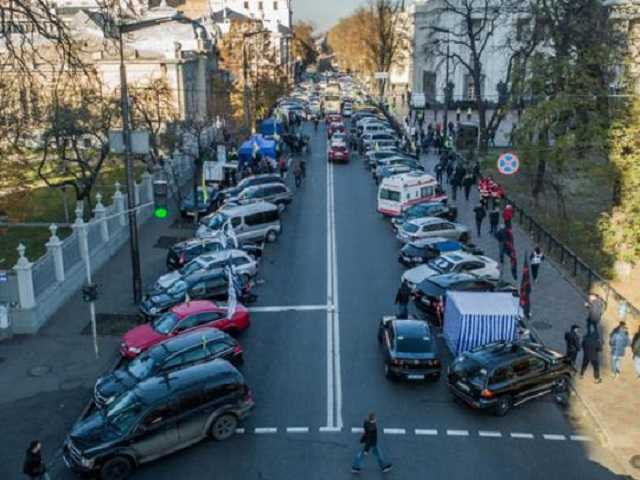 Митинги в центре Киева показали с воздуха