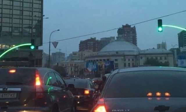 В Киеве вандалы сломали пять светофоров