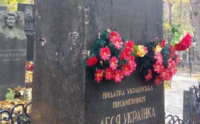 На Байковом кладбище грабят могилы знаменитых людей