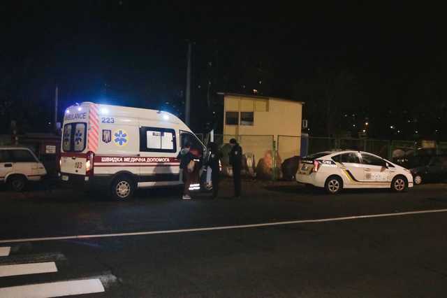 На столичной Русановке избили мужчину, после обстреляв его - раненый в больнице