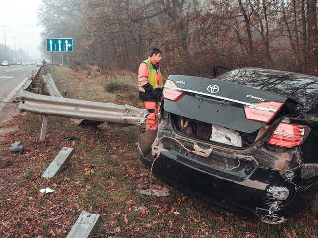 Во всем виноват туман: на Житомирской трассе под Киевом случилось тройное ДТП