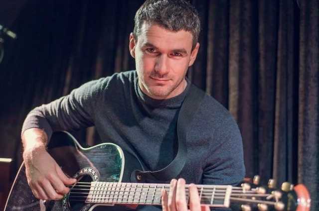 В Киеве известному украинскому певцу разбили автомобиль