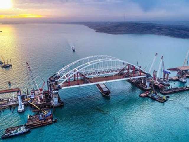 Путин попал в скандал с Крымским мостом