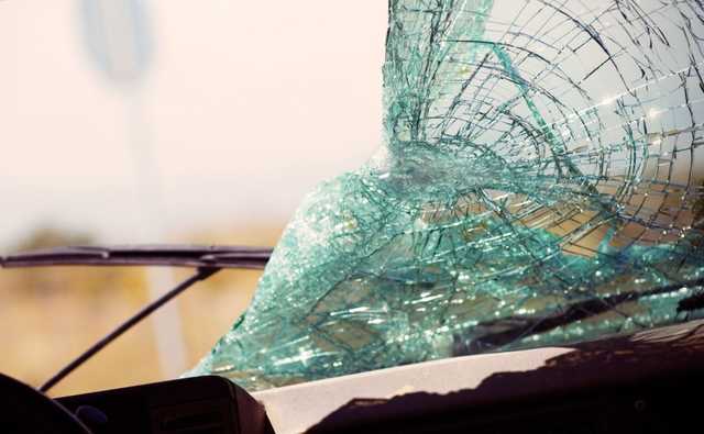 В Никополе неизвестные забросали камнями автобус с детьми