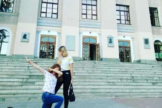 Обожает Путина: в сети показали украинскую студентку — фанатку ’’ДНР’’