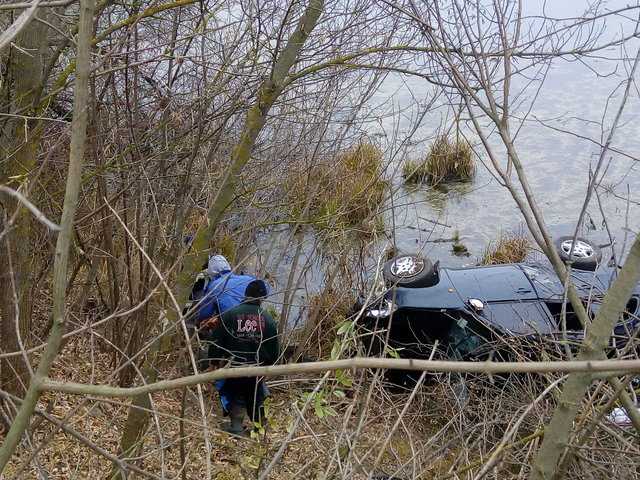 Жуткое ДТП под Киевом: женщина на авто слетела в озеро и погибла