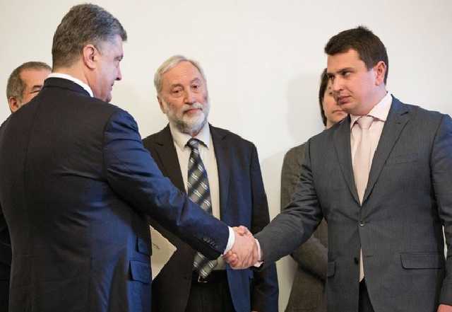 НАБУ закрыло дело о передаче Порошенко взятки адвокату Трампа