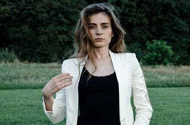 Перелом ноги и позвоночника: В Китае украинская модель разбилась на скутере