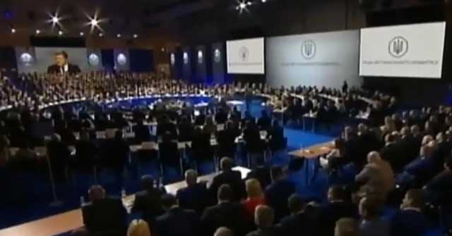 После «выборов» в «ЛДНР» Порошенко предложил изменить Конституцию