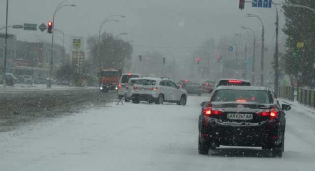 В Киеве более трех сотен ДТП: Мочанов назвал водителей десантниками без парашютов
