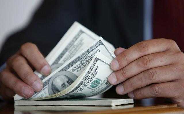 Колишньому слідчому поліції змінили підозру в справі про хабар і покарали штрафом