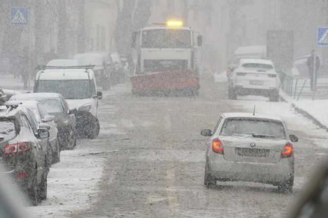 В Киеве из-за снегопада произошло 500 ДТП