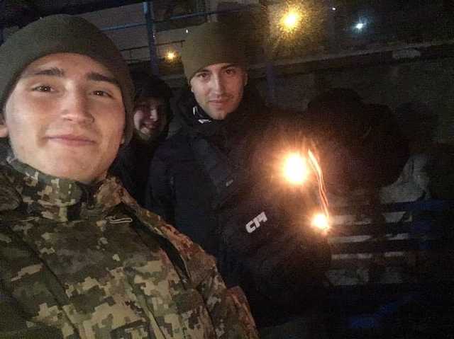 ’’Беседа прошла удачно’’: в Киеве сожгли ’’георгиевскую’’ ленту на глазах россиян