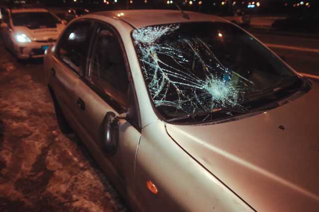 В Киеве на Троещине Lanos сбил мужчину