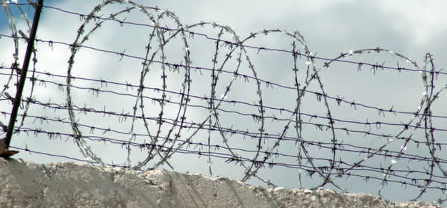 В Кривом Роге группа мужчин брала штурмом тюрьму