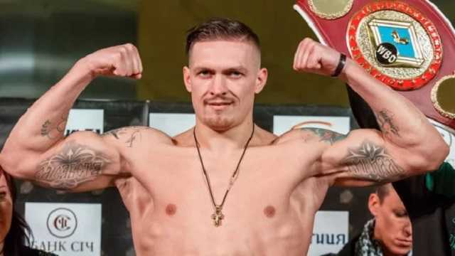 Усик рассказал, с каким паспортом ездит в Симферополь