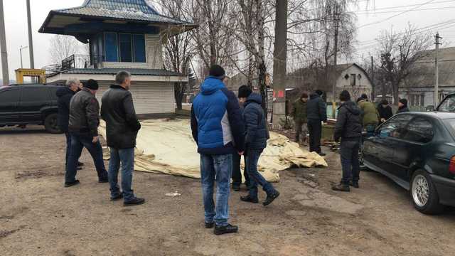 Жители Смелы начали перекрывать дороги на Киев