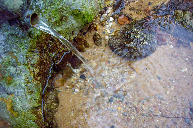 В Киеве на семи улицах пропала холодная вода