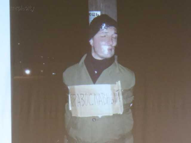 В ожидании Томоса киевский художник устроил жесткий перформанс в Мариуполе