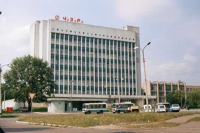 200 работников завода перекрыли дорогу в Чернигове из-за долгов по зарплате