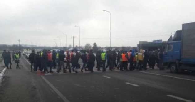 "Евробляхеры" заблокировали трассы Киев-Чоп, Одесса-Киев, выезды из Харькова и объездную дорогу Житомир