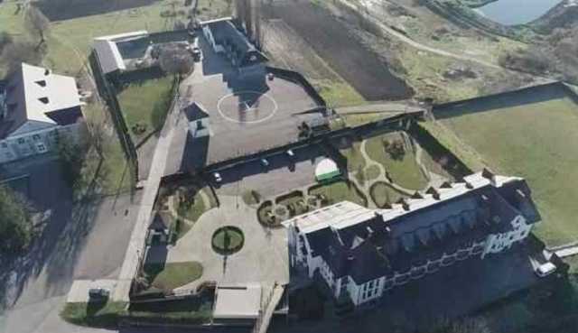 VIP-вера: В монастыре кумы Медведчука нашли вертолетную площадку