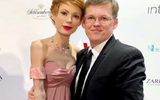   Facebook:  " " ,   - 